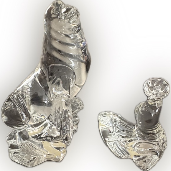 Stunning Silver and Clear Crystal Ring - Picture 7 of 11